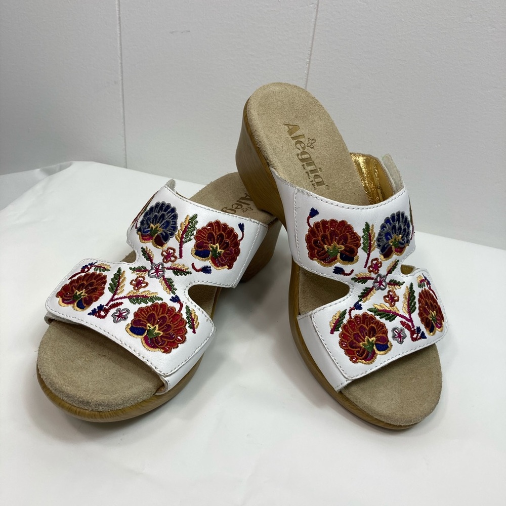 🛑SOLD🛑 Alegria Size 39 Lin White Needles Pins Floral Wedge Slide Sandals